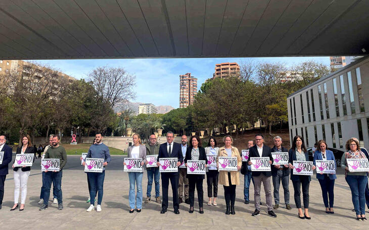 Benidorm condena el asesinato de un niño de 5 años a manos de su padre en la provincia de Girona